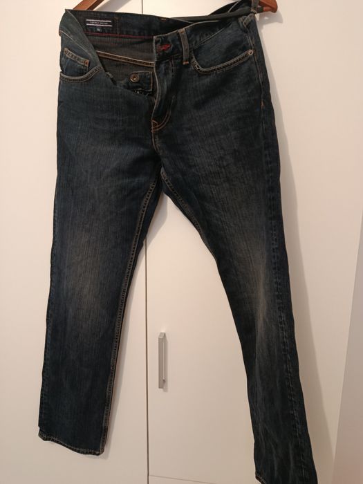 Vând blugi Tommy