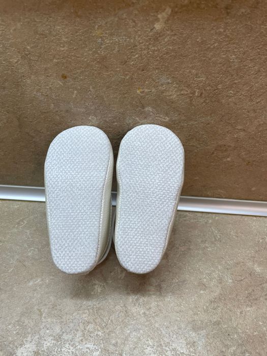 Чисто нови детски (бебешки) обувки