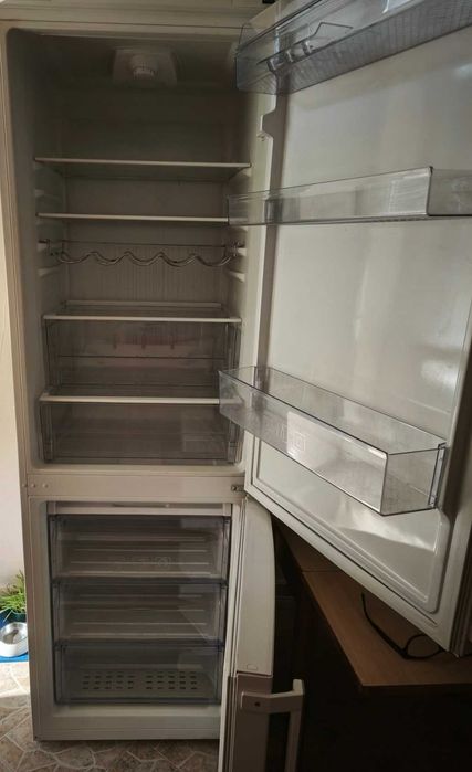 Продавам хладлник Beko