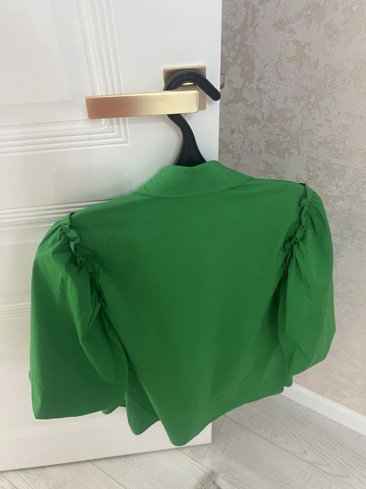 Киімдер сатылады