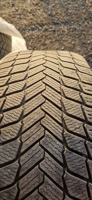 Шины 285/45/ R22