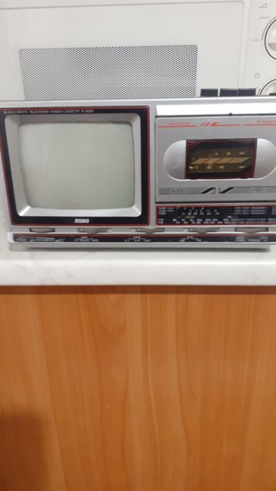 3 в едно телевизор, касетофон, радио  всичко работи само антената липс