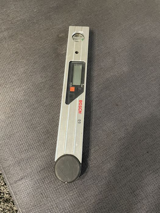 Boloboc. De unghi electronic bosch