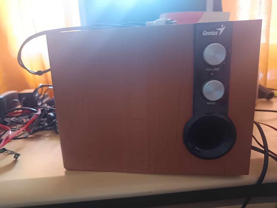Продавам тонколони Genius SW-HF2.1 1205 с дървен корпус