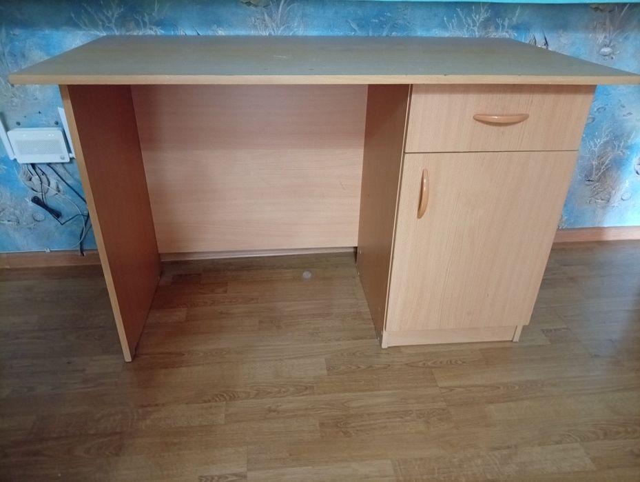 Продам стол ( письменный) для работы