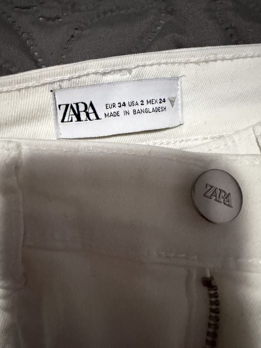 Бели тесни панталони на Zara