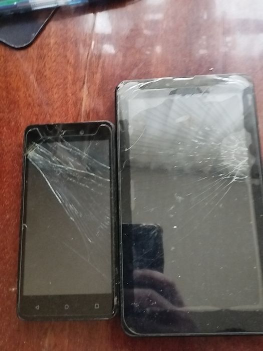 Продам сломанный телефон Prestigio и планшет Elenberg