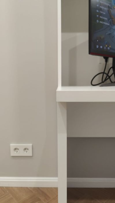 Компьютерный стол с надстольяем