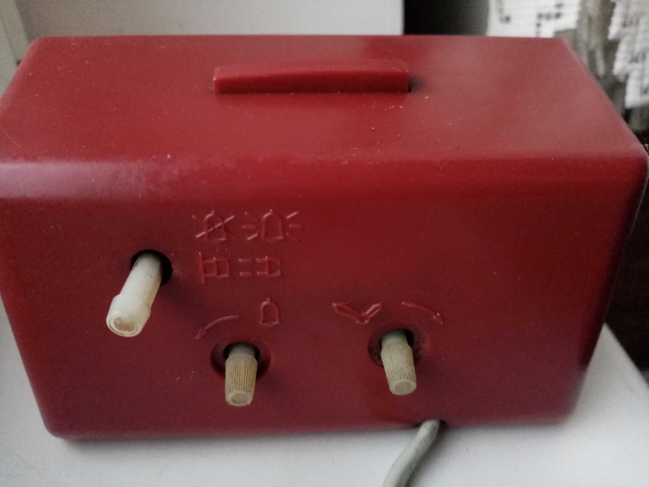 Ceas electric de birou, la priza, perfect funcțional.