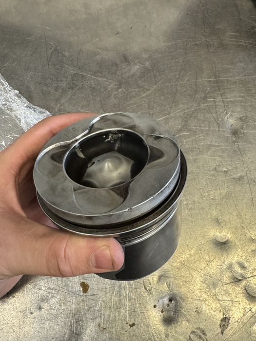 1 бр. Бутало за M57D30TU2 286к.с.