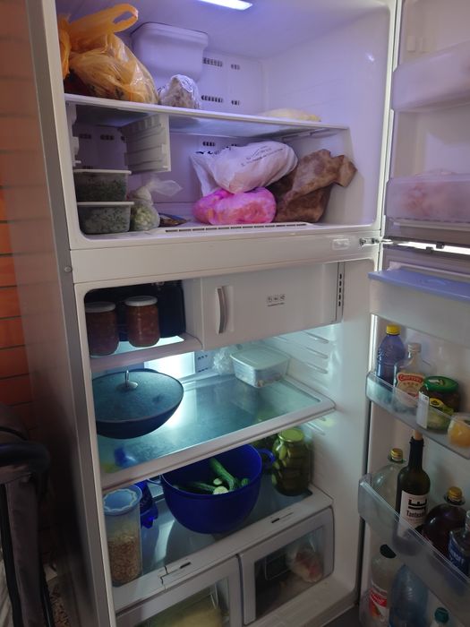 Холодильник большой