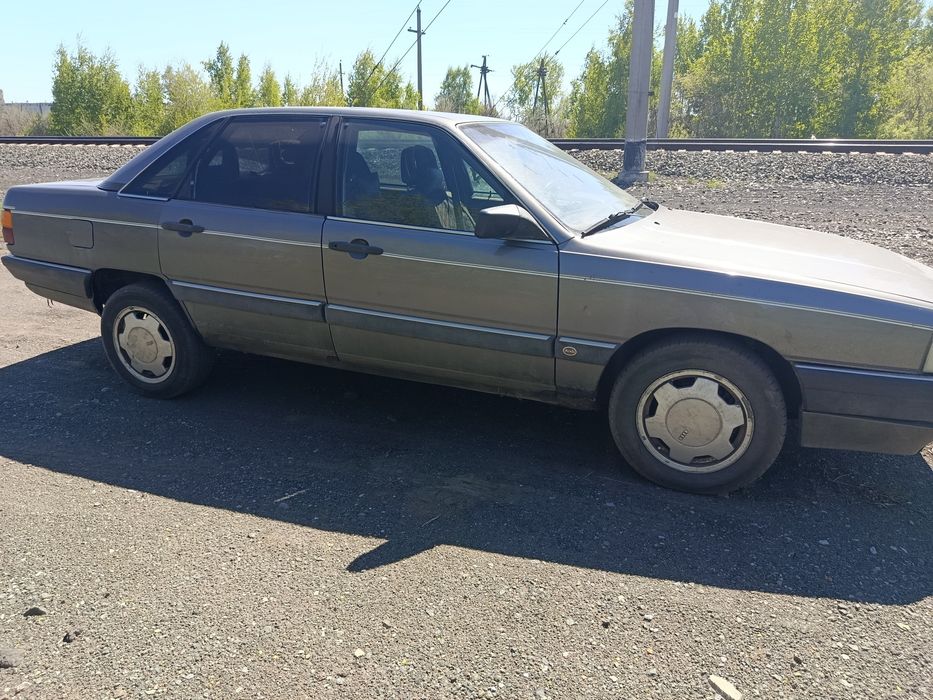 Продам Ауди 200 1.8