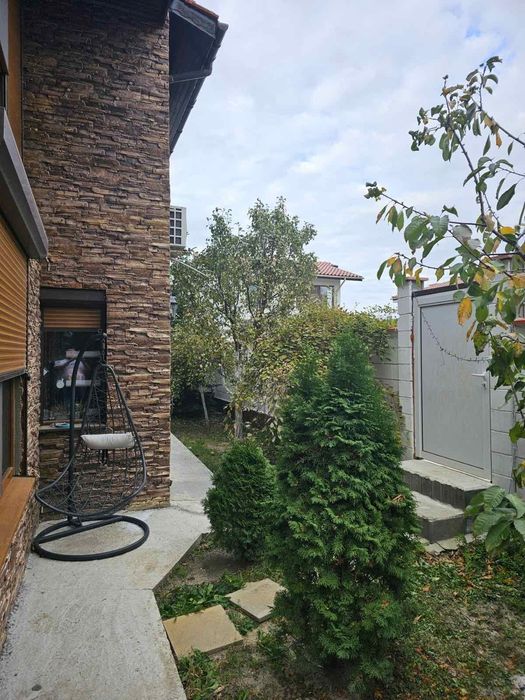 Дава се под наем Къща в с. Гюльовца, Област Бургас - 121 кв.м за 1950 € - Снимка #7