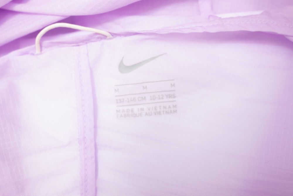 Nike оригинално детско яке бледо лилаво много тънко тип ветровка 10-12 г