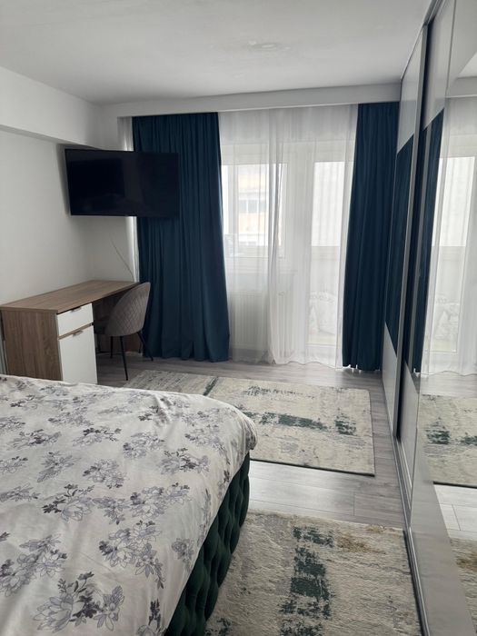 Inchiriez apartament cu 2 camere decomandat