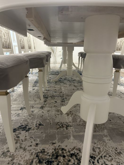 Стол для гостинной со стулями