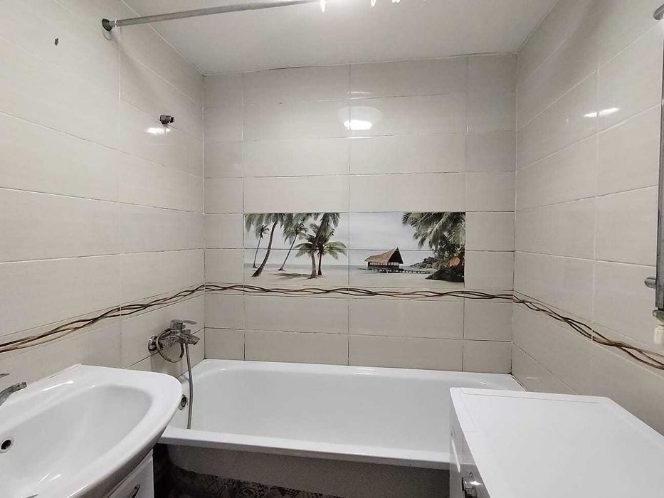 Продается  3  комн квартира Васильковский,35
