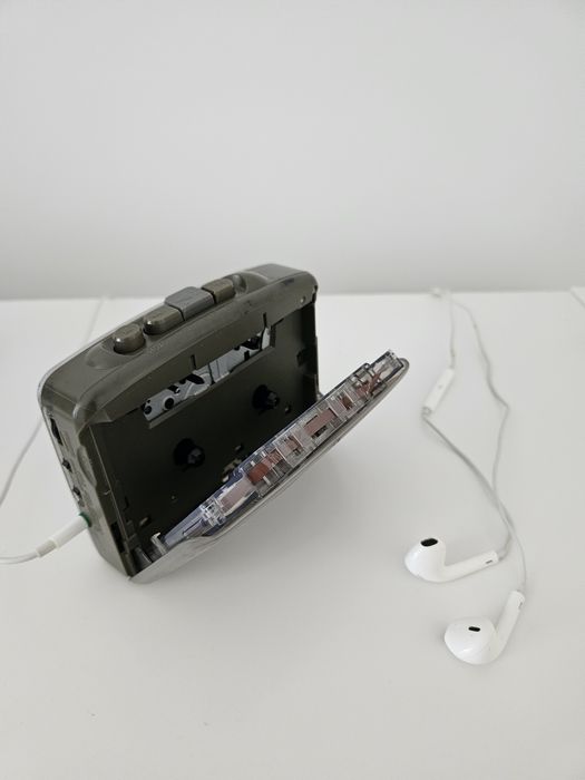 Sony WM‑FX277 + EarPods (ретро Walkman)