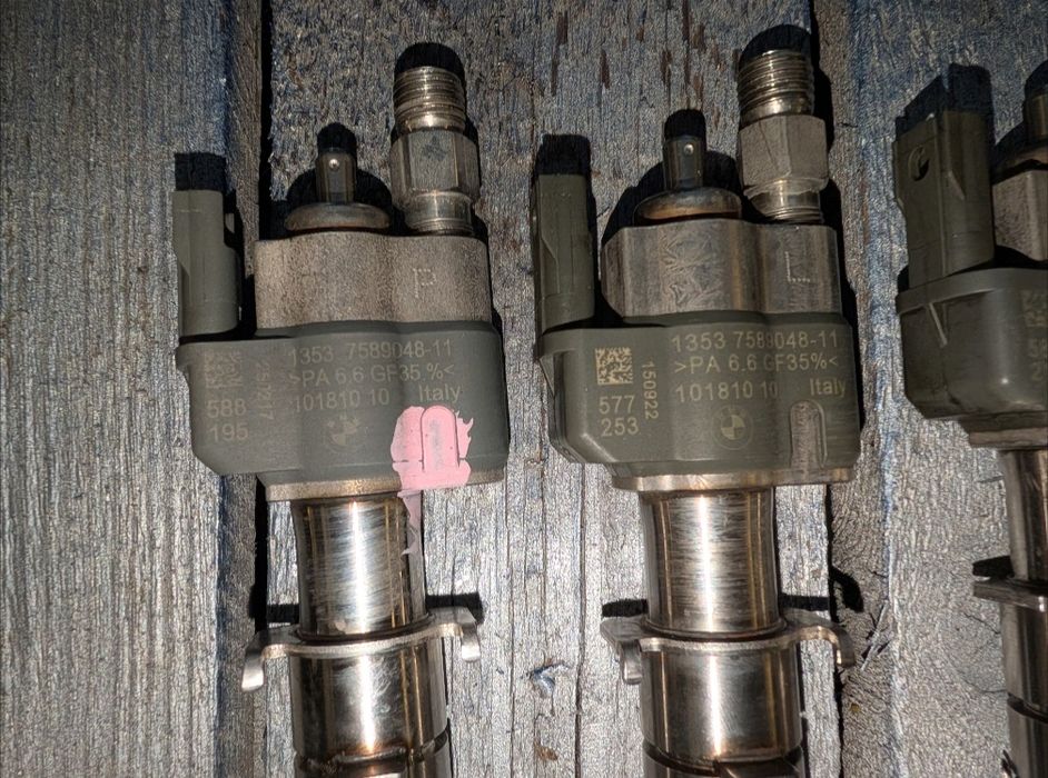 Injector Bmw N43 cod 13537589048