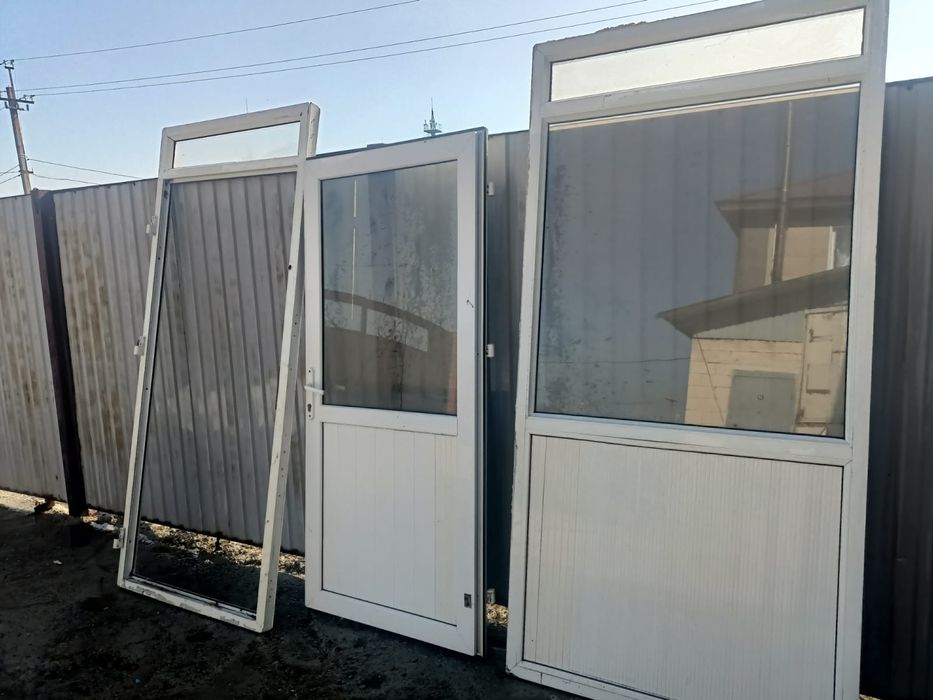 Продам пластиковые двери
