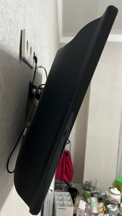 Телевизор с кронштейном