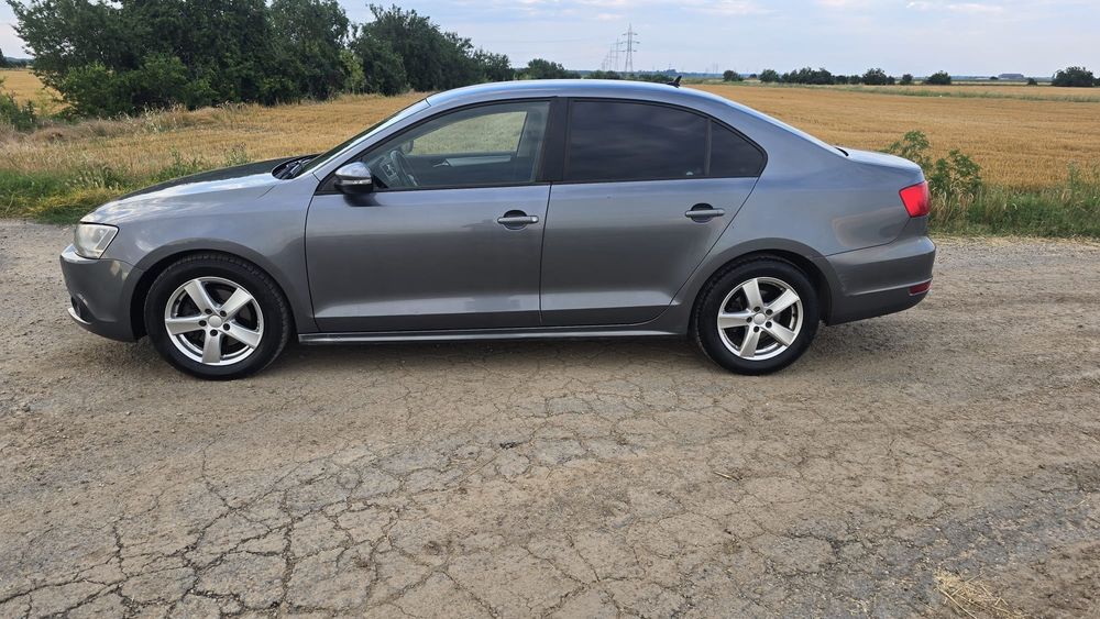 VOLKSWAGEN Jetta 2012 — imagine 3