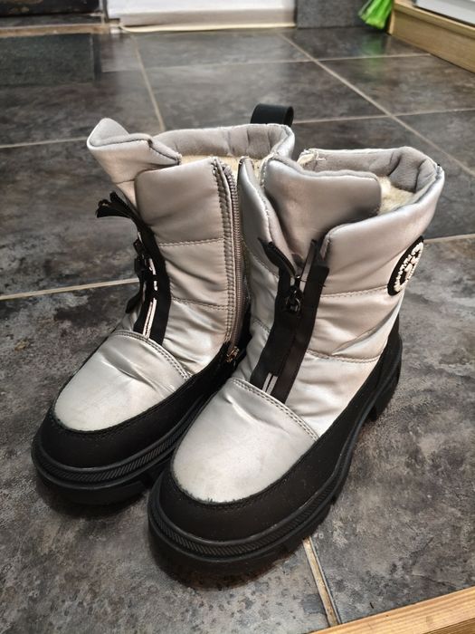 продам зимние ботинки на девочку