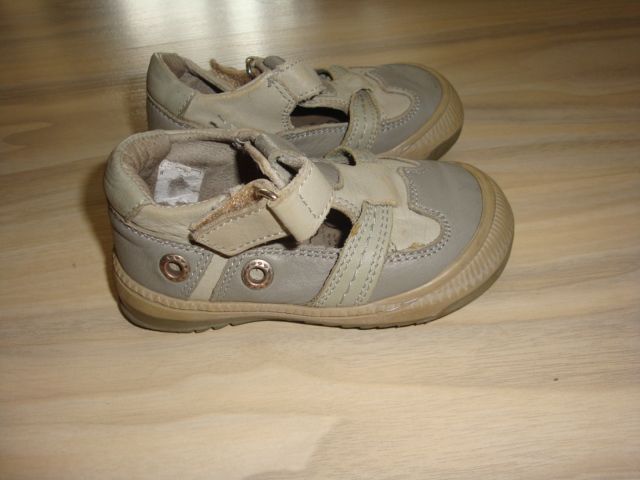 маратонки Nike Sensory motion system и сандали Adidas и затворени санд