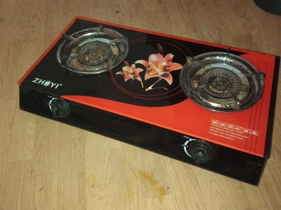 Газовая плита.. продам.