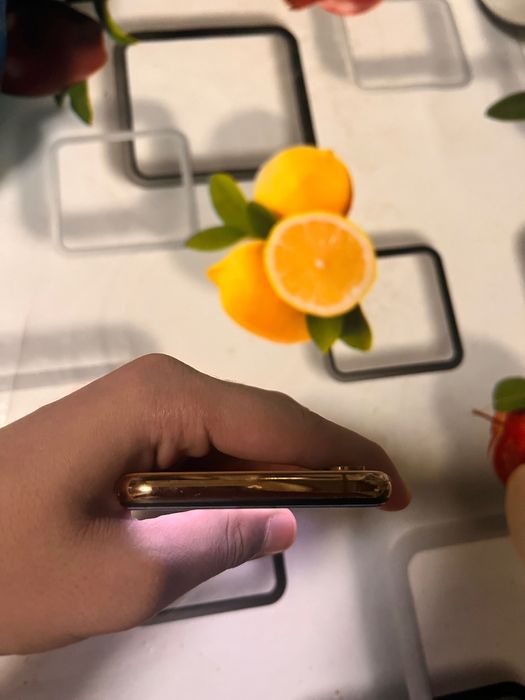 iPhone XS tegiga javob