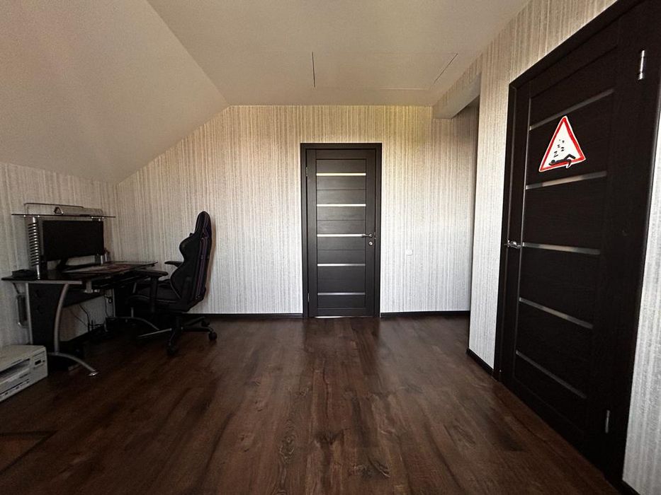 Продаётся дом с автосервисом.