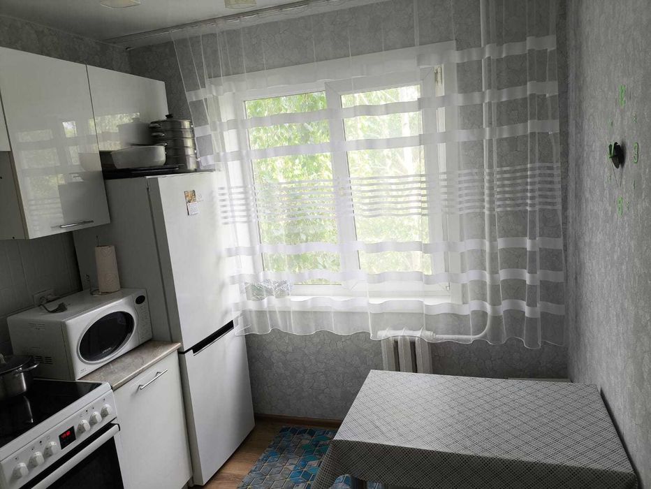 Продам 2 комнатную с мебелью