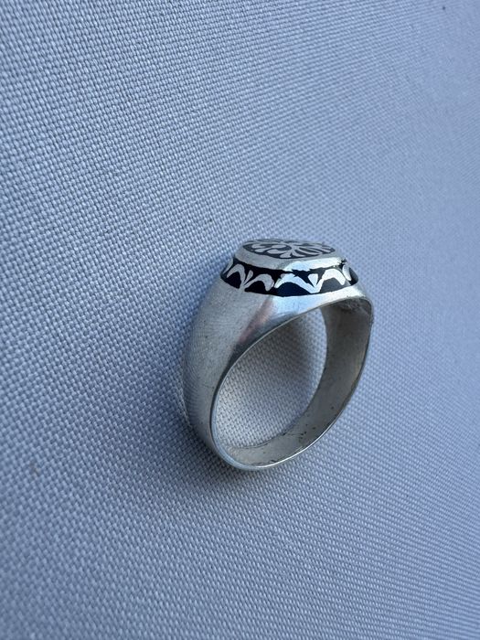 Ghiul barbatesc din argint si email