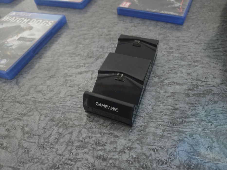 PS4 Pro cu 6 jocuri si controller