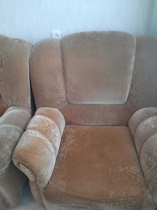 Продам мягкий уголок, диван и два кресла