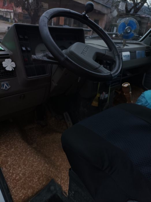 Камион Ивеко самосвал