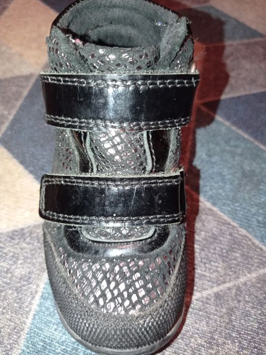 Ботинки для девочек срочно продам!!!