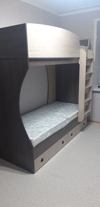 Продаётся детский гарнитур с ортоподическими матрасами