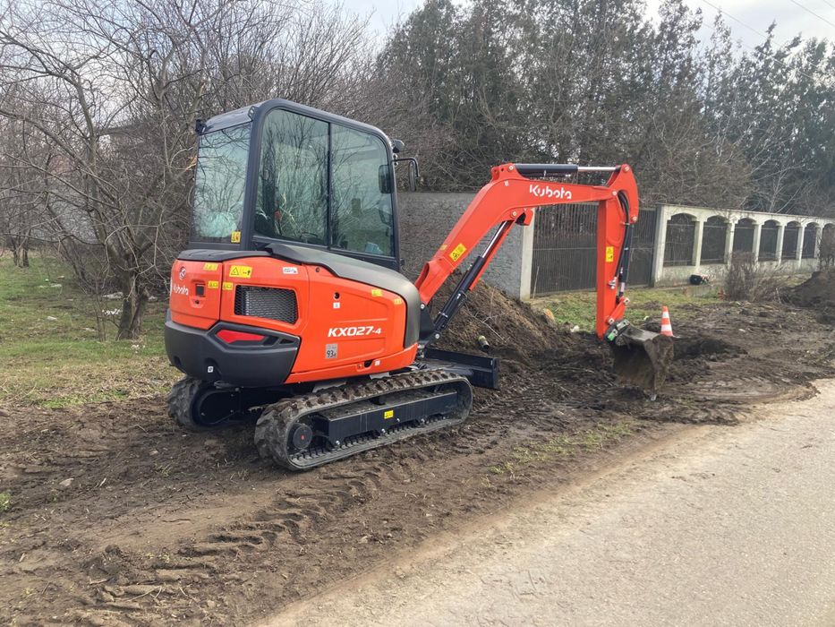 Excavari sapaturi mini-excavator 2.7t santuri apa curent gaz fundatii garduri demolari fose beciuri