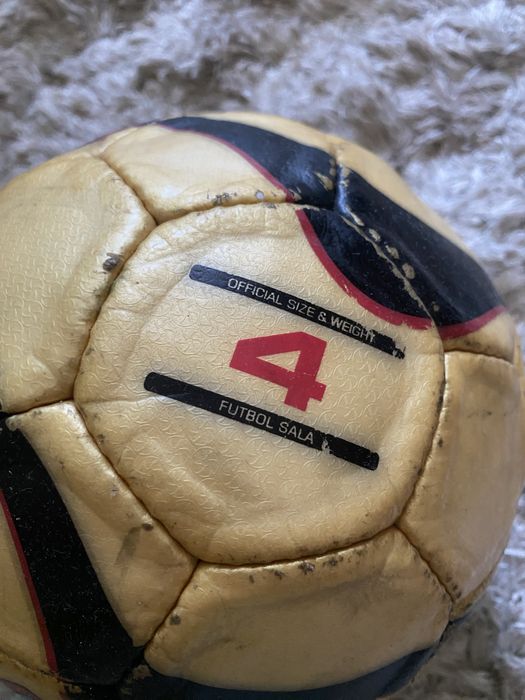 Топка за футзал.