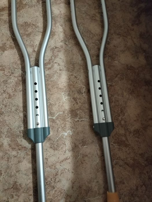 Продаются Костыли