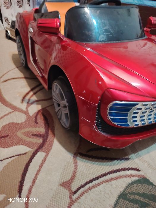 Продам машинку на акумляторе детский