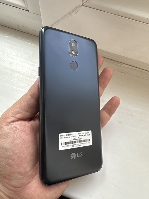 Простой смартфон LG X4