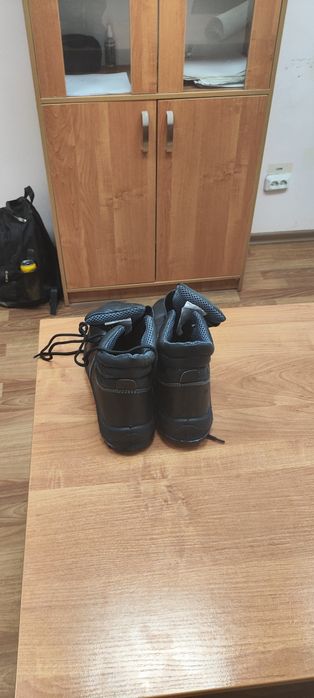 Продам рабочую спецобувь