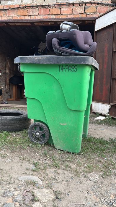 Мусорный бак 240л
