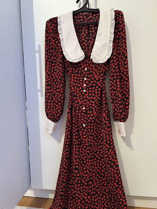 Платье с открытый декальте