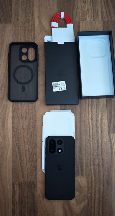 Vând OnePlus 15 ca nou 3600 lei