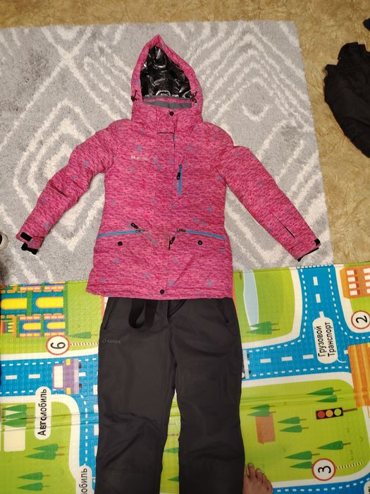 Продам  лыжный кастюм для девочек