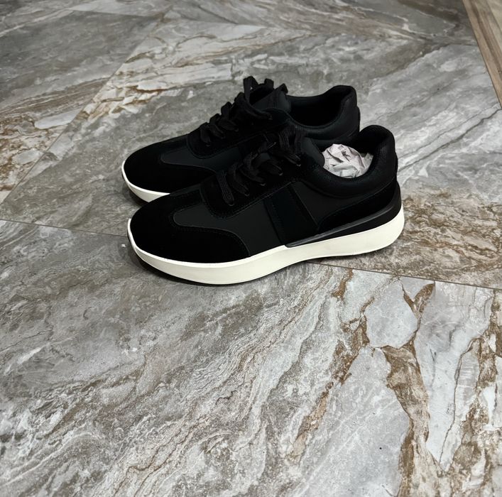 Продам кроссовки новые