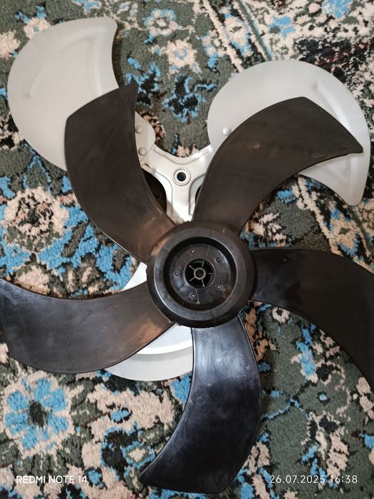 Продаются вентилятор и 2 лопасти для  вентилятора